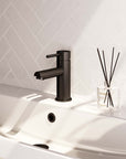 Surface-mounted washbasin tap - Matte Black